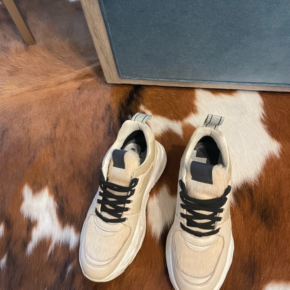 P448 cream fur tennis shoes sold out - Picture 1 of 6